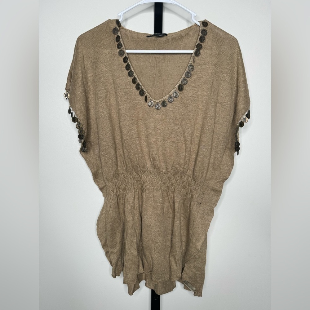 DKNY Women's V-Neck Sweater in Size M - Effortless Style and Cozy Comfort‎